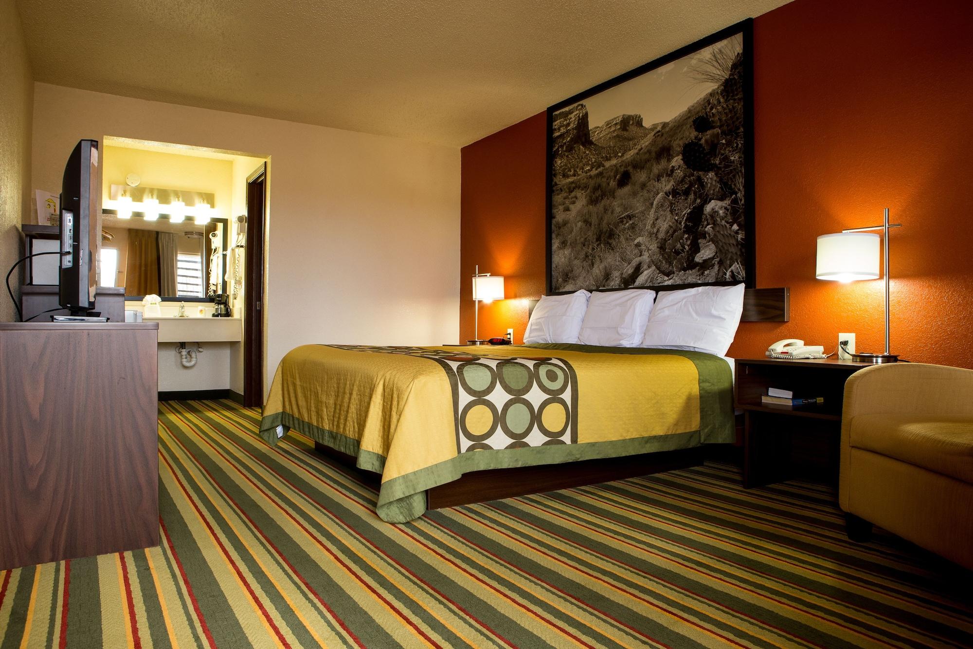 Super 8 By Wyndham Woodward Hotel Eksteriør billede