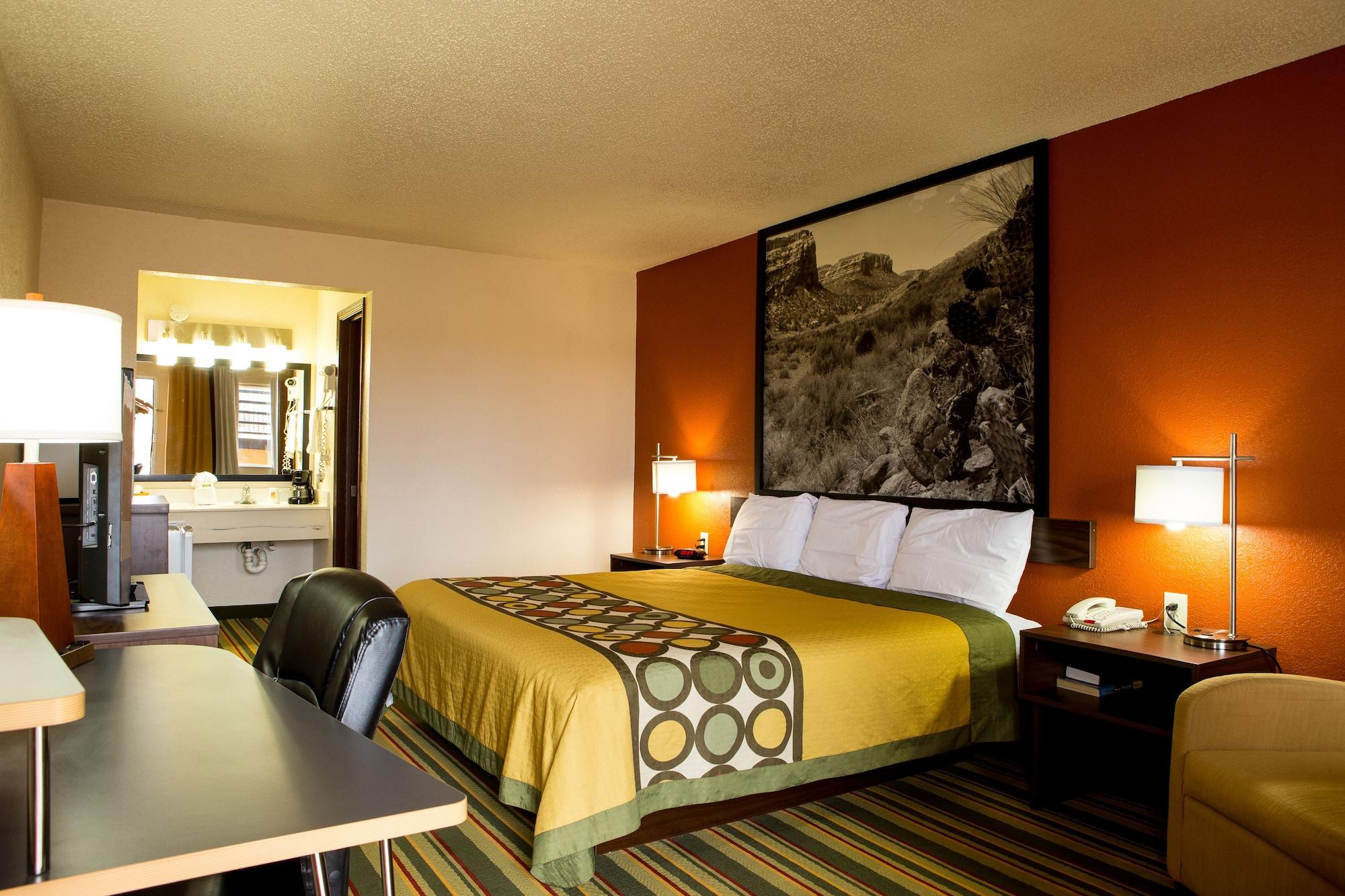 Super 8 By Wyndham Woodward Hotel Eksteriør billede