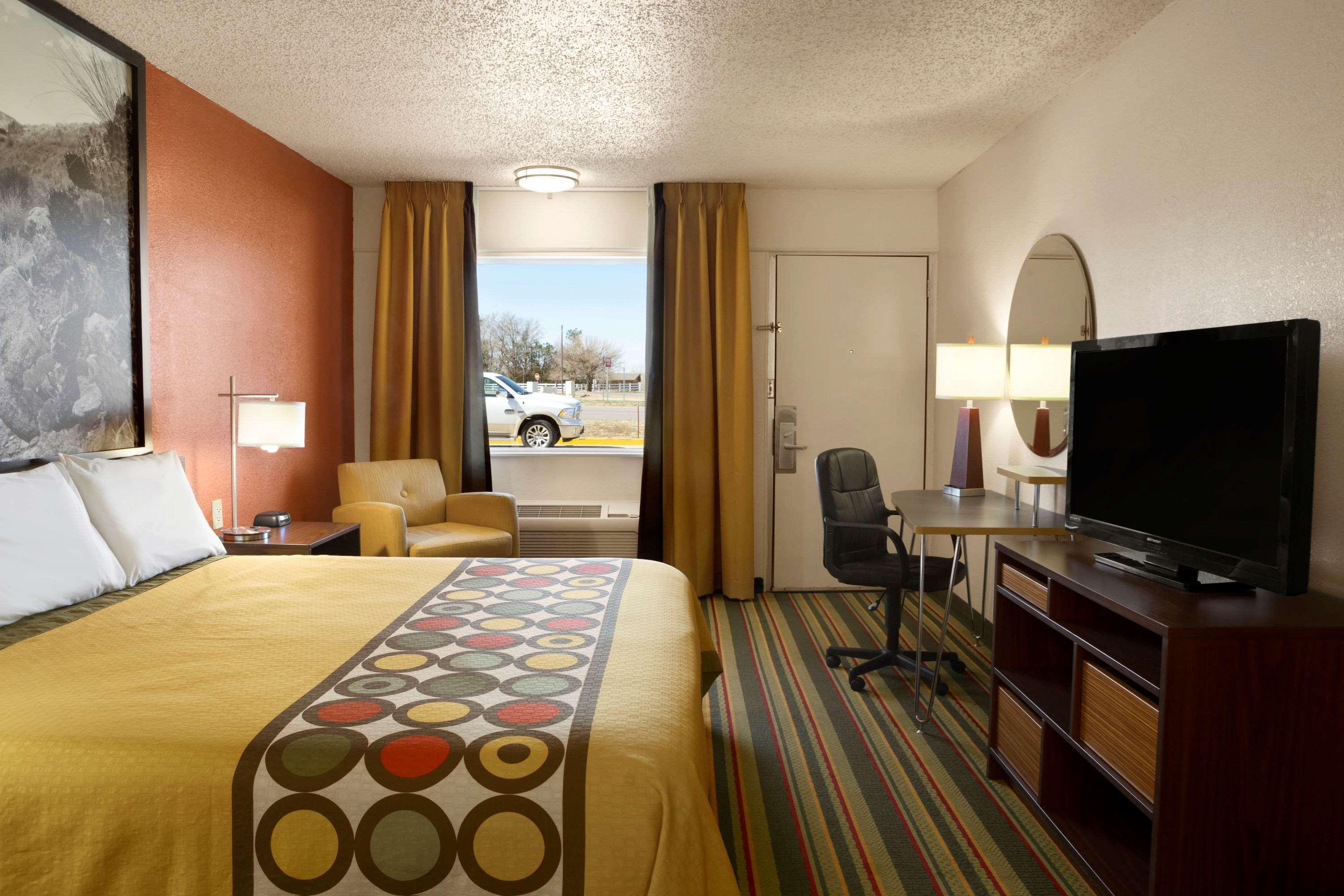 Super 8 By Wyndham Woodward Hotel Eksteriør billede